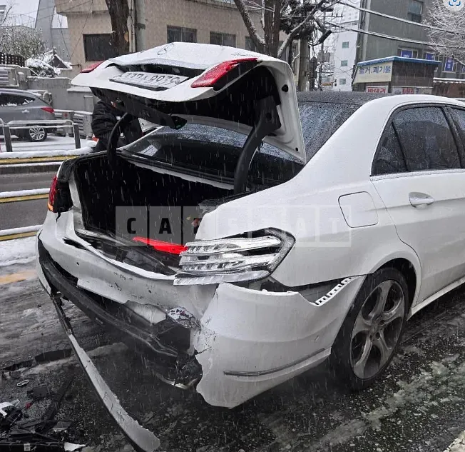 Photo 2 of 5: 2015 Mercedes-Benz E400 4Matic — Korean insurance auction