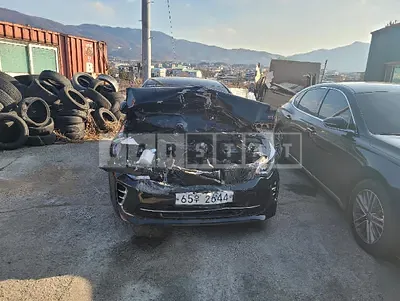 Photo 1 of 13: 2017 Kia K5, VIN KNAGX415GHA170830 — Korean insurance auction