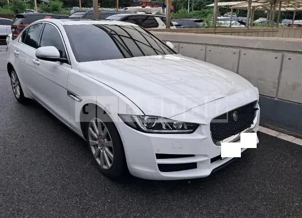 Photo 2 of 32: 2018 Jaguar XE 20d, VIN SAJAB4BN5JCP42085 — Korean insurance auction