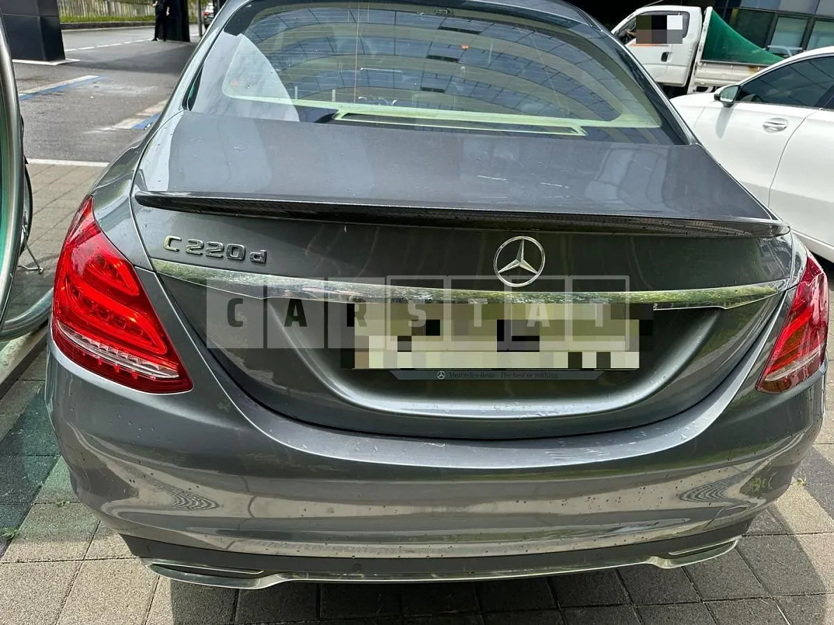 Photo 2 of 21: 2017 Mercedes-Benz C220 d, VIN WDDWF0EB2HR244670 — Korean insurance auction