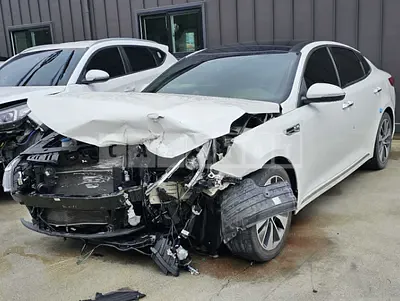 Photo 1 of 9: 2016 Kia K5, VIN KNAGX411BGA066450 — Korean insurance auction