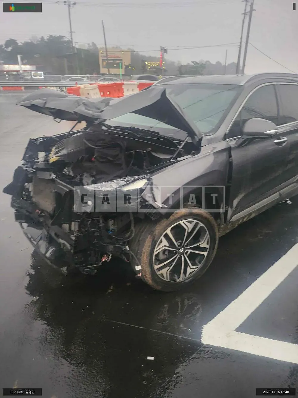 Photo 2 of 8: 2018 Hyundai Santa Fe, VIN KMHS381BDKU070457 — Korean insurance auction