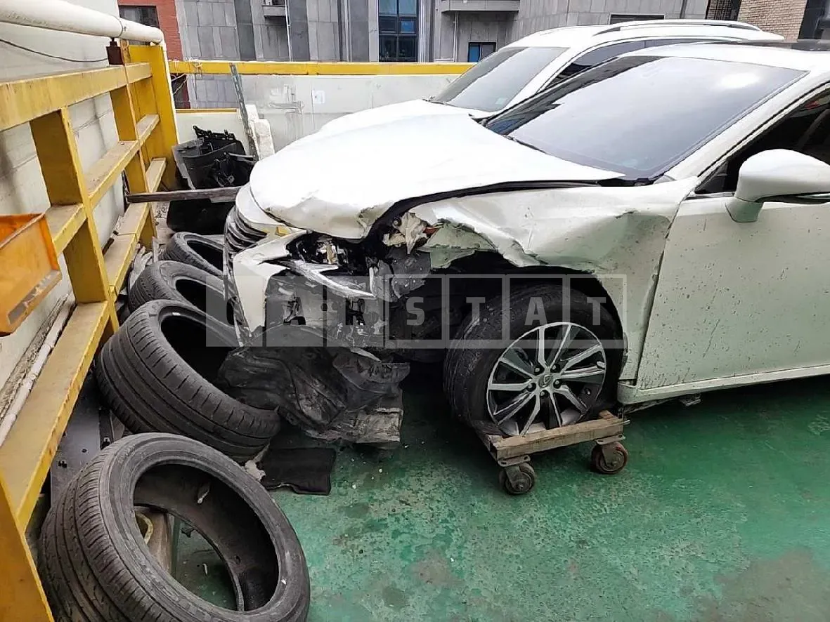 Photo 2 of 9: 2016 Lexus ES300h, VIN JTHBW1GG5G2131051 — Korean insurance auction