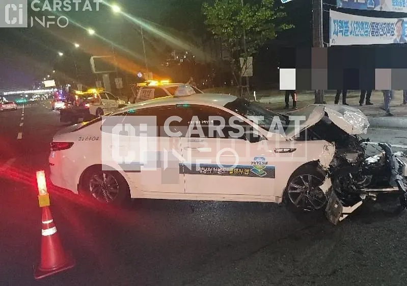 Photo 2 of 6: 2019 Kia K5, VIN KNAGU416BLA360858 — Korean insurance auction