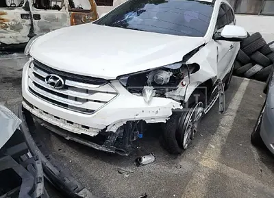 Photo 1 of 12: 2015 Hyundai Santa Fe, VIN KMHSU81UBFU313898 — Korean insurance auction