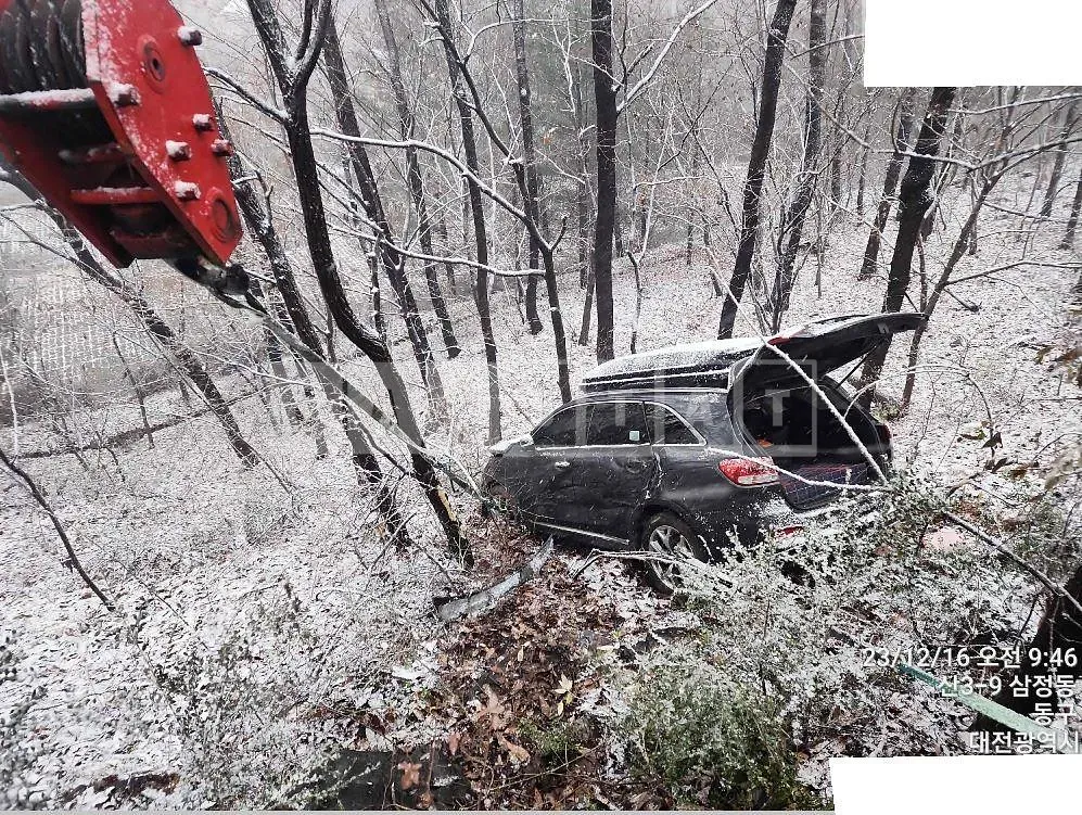 Photo 2 of 27: 2016 Kia Sorento /Sorrento, VIN KNAPS81ADGA270027 — Korean insurance auction