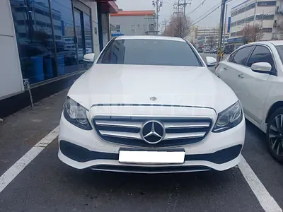 Photo 1 of 15: 2018 Mercedes-Benz E220d 4Matic, VIN WDDZF0FB0JA429025 — Korean insurance auction