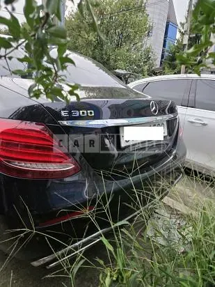 Photo 2 of 32: 2019 Mercedes-Benz E 300 4Matic, VIN WDDZF4KB3KA516903 — Korean insurance auction