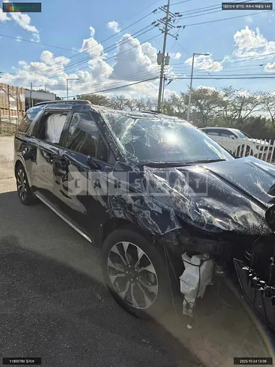 Photo 1 of 11: 2021 Kia Carnival, VIN KNANE81BBMS055001 — Korean insurance auction
