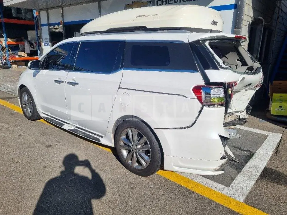 Photo 2 of 24: 2017 Kia Carnivals, VIN KNAMC81ABJS403789 — Korean insurance auction