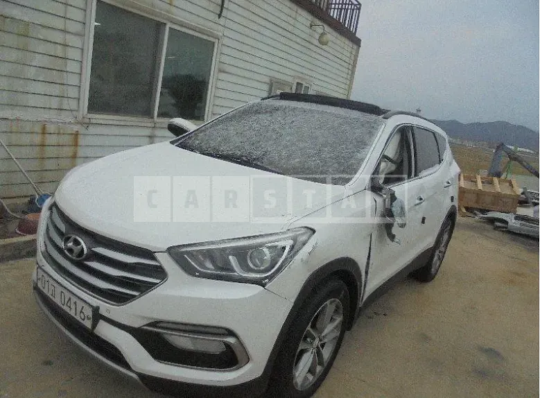 Photo 2 of 24: 2017 Hyundai Santa Fe, VIN KMHSW81UBHU715306 — Korean insurance auction
