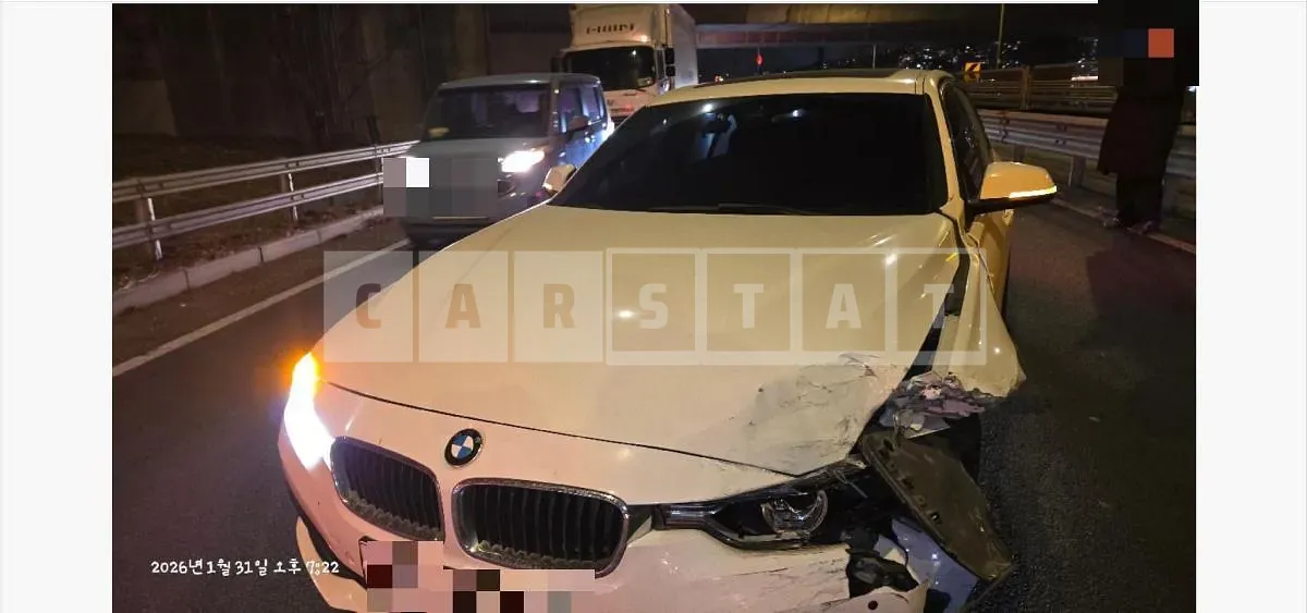 Photo 2 of 9: 2017 BMW 320d — Korean insurance auction