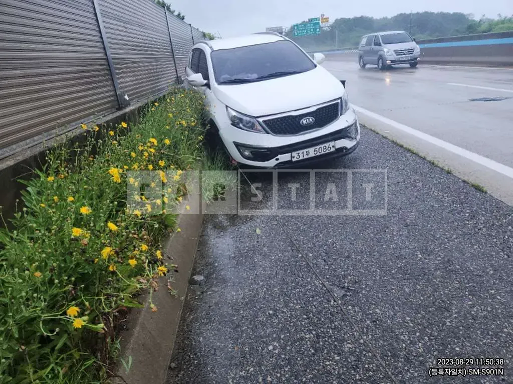Photo 2 of 9: 2015 Kia Sportage, VIN KNAPC813BFK725138 — Korean insurance auction