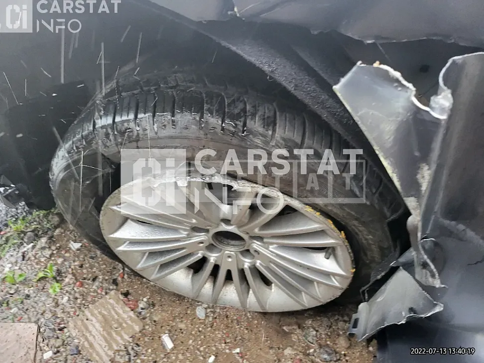 Photo 2 of 19: 2015 BMW 520d, VIN WBA5E5102FG064363 — Korean insurance auction
