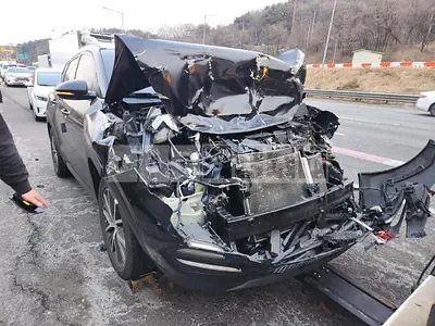 Photo 1 of 6: 2016 Hyundai Tucson TL 1.7, VIN KMHJ3815GGU174639 — Korean insurance auction