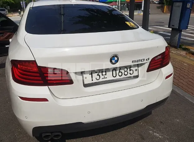 Photo 2 of 8: 2016 BMW 520d, VIN WBA5E5105GG202026 — Korean insurance auction