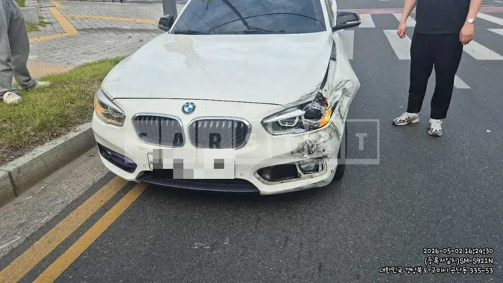 Photo 2 of 9: 2017 BMW 118d — Korean insurance auction