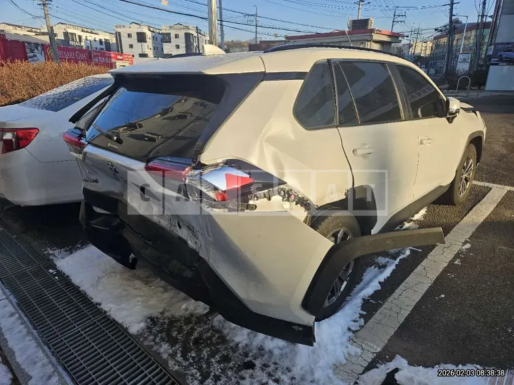 Photo 2 of 19: 2024 Toyota Love 4 Hybrid — Korean insurance auction