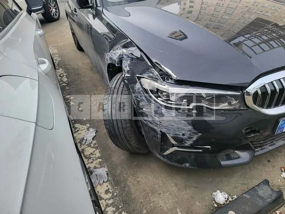 Photo 2 of 26: 2021 BMW 320i, VIN WBA5X5106MFL21697 — Korean insurance auction