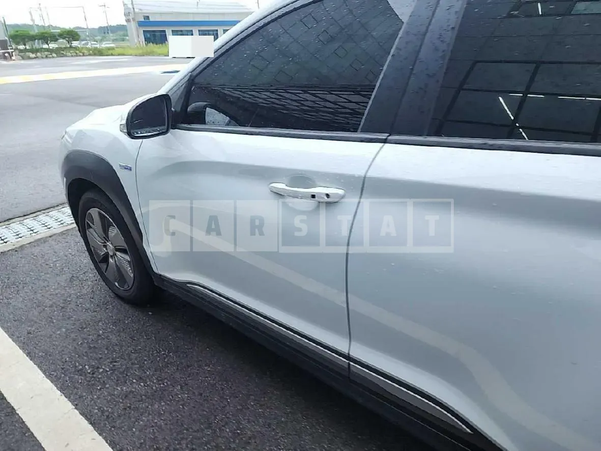 Photo 2 of 37: 2019 Hyundai Kona Electric, VIN KMHK381GFKU030818 — Korean insurance auction