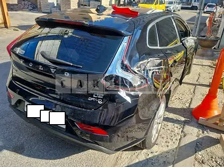 Photo 2 of 15: 2015 Volvo V40 D2, VIN YV1MV845BF2227080 — Korean insurance auction