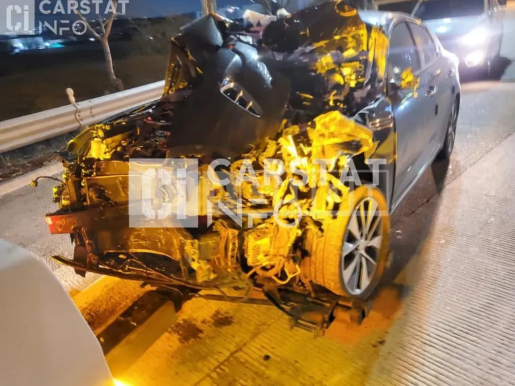Photo 2 of 4: 2015 Kia K5 1.7 (Diesel), VIN KNAGX415GGA040633 — Korean insurance auction