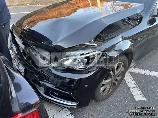 Photo 2 of 7: 2018 Mercedes-Benz C 200d — Korean insurance auction