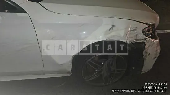 Photo 2 of 7: 2019 Mercedes-Benz E 300, VIN WDDZF4JB4KA536840 — Korean insurance auction