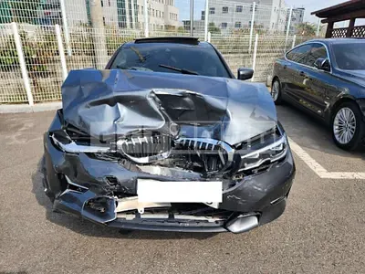 Photo 1 of 14: 2020 BMW 320i Luxury — Korean insurance auction