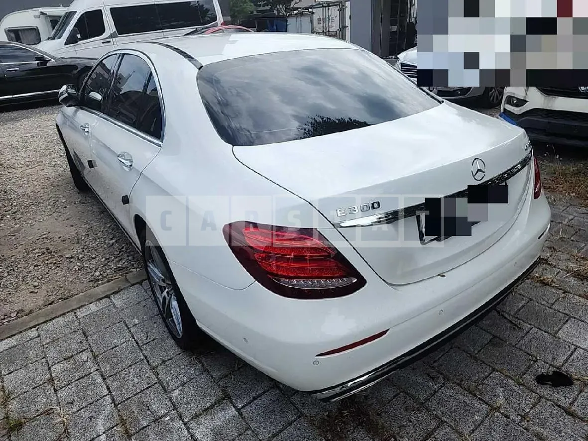 Photo 2 of 12: 2018 Mercedes-Benz E200 — Korean insurance auction