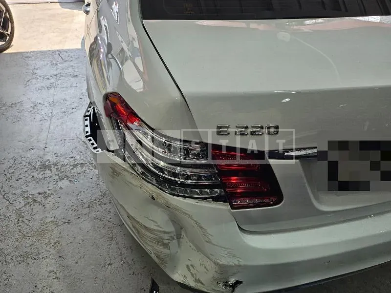 Photo 2 of 6: 2015 Mercedes-Benz E220 BlueTec — Korean insurance auction