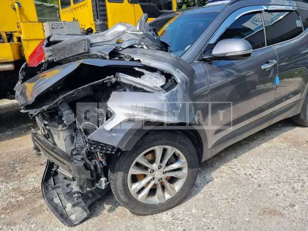 Photo 2 of 18: 2016 Hyundai Santa Fe, VIN KMHSW81XDGU666219 — Korean insurance auction