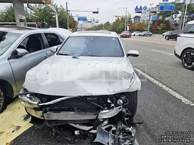 Photo 1 of 5: 2015 BMW 320i — Korean insurance auction