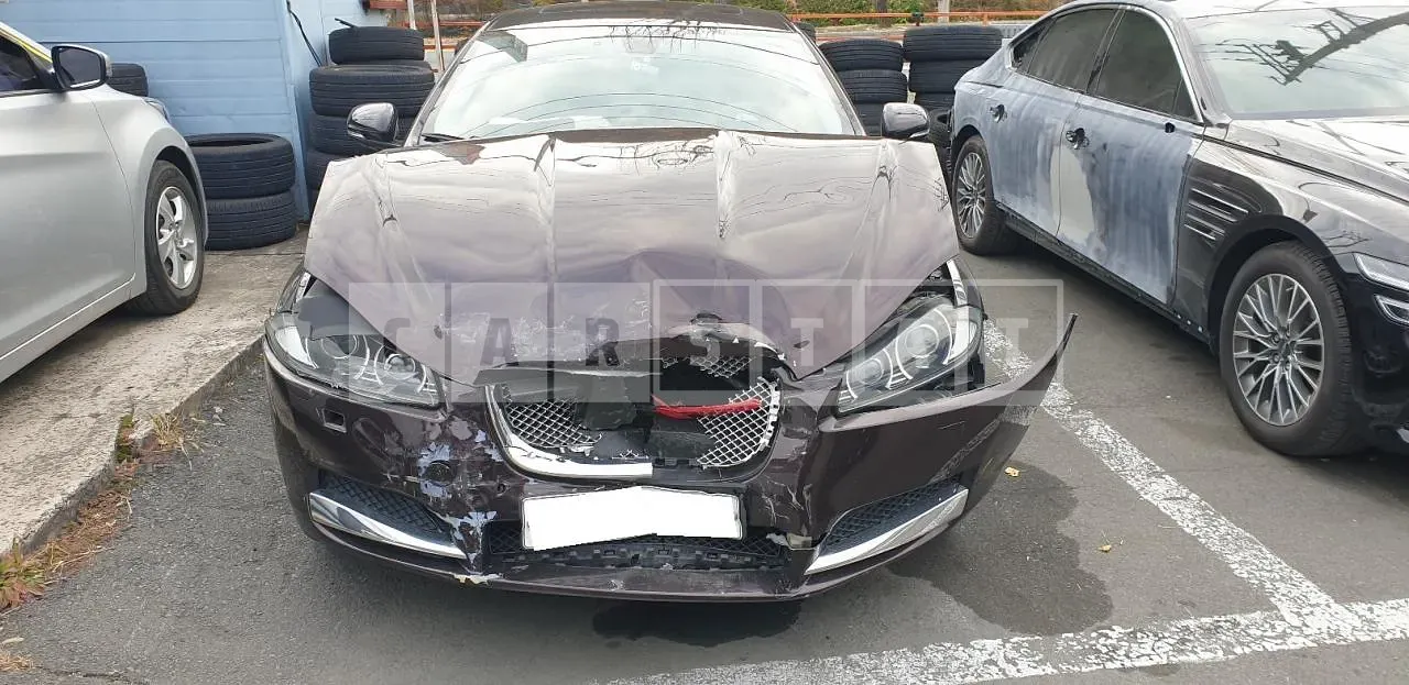 Photo 2 of 9: 2015 Jaguar XF 2.2d, VIN SAJAA05J1FDU70141 — Korean insurance auction