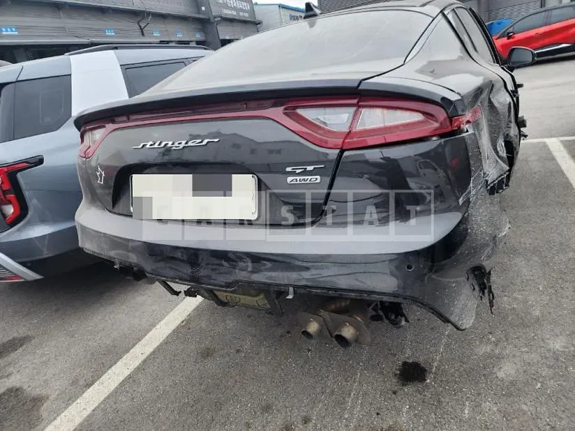 Photo 2 of 12: 2018 Kia Stinger 3.3, VIN KNAE751CDJS029590 — Korean insurance auction