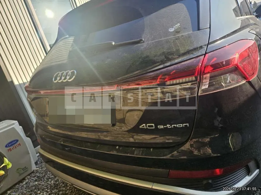 Photo 2 of 13: 2022 Audi Q4 e-tron 40 — Korean insurance auction