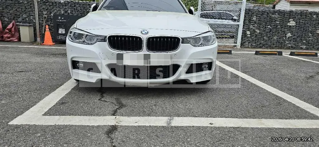 Photo 2 of 18: 2018 BMW 320i — Korean insurance auction
