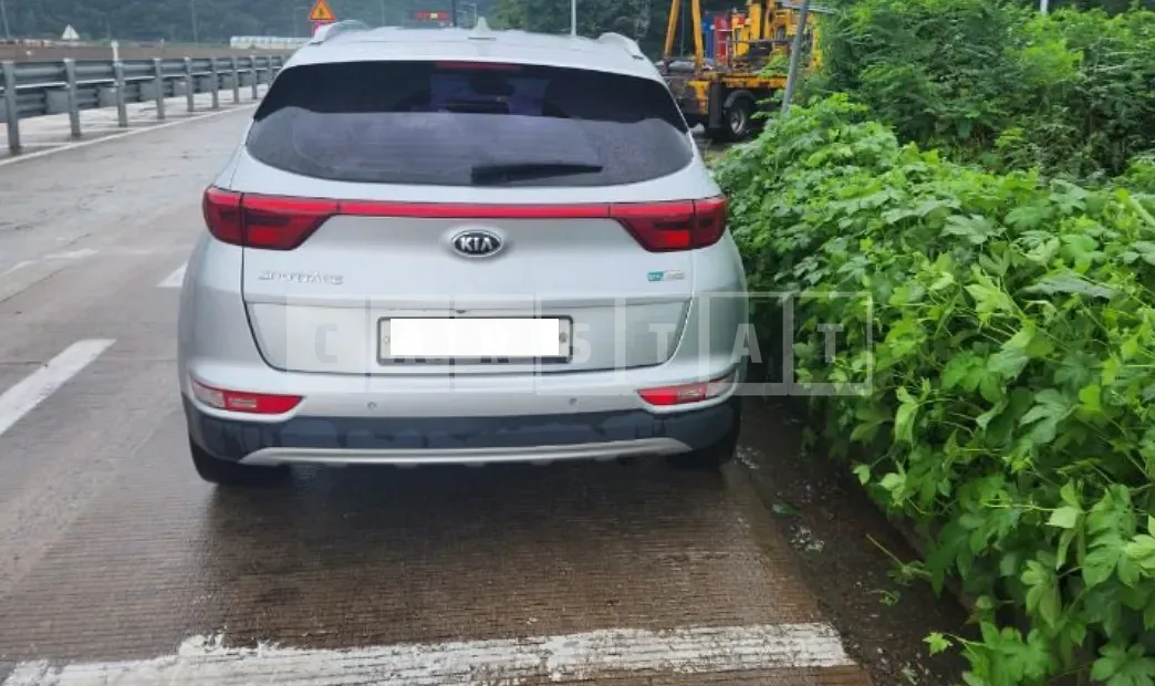 Photo 2 of 4: 2016 Kia Sportage, VIN KNAPN813BGK055716 — Korean insurance auction