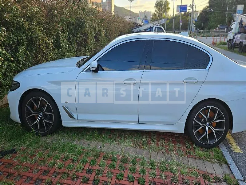 Photo 2 of 26: 2022 BMW 530i — Korean insurance auction