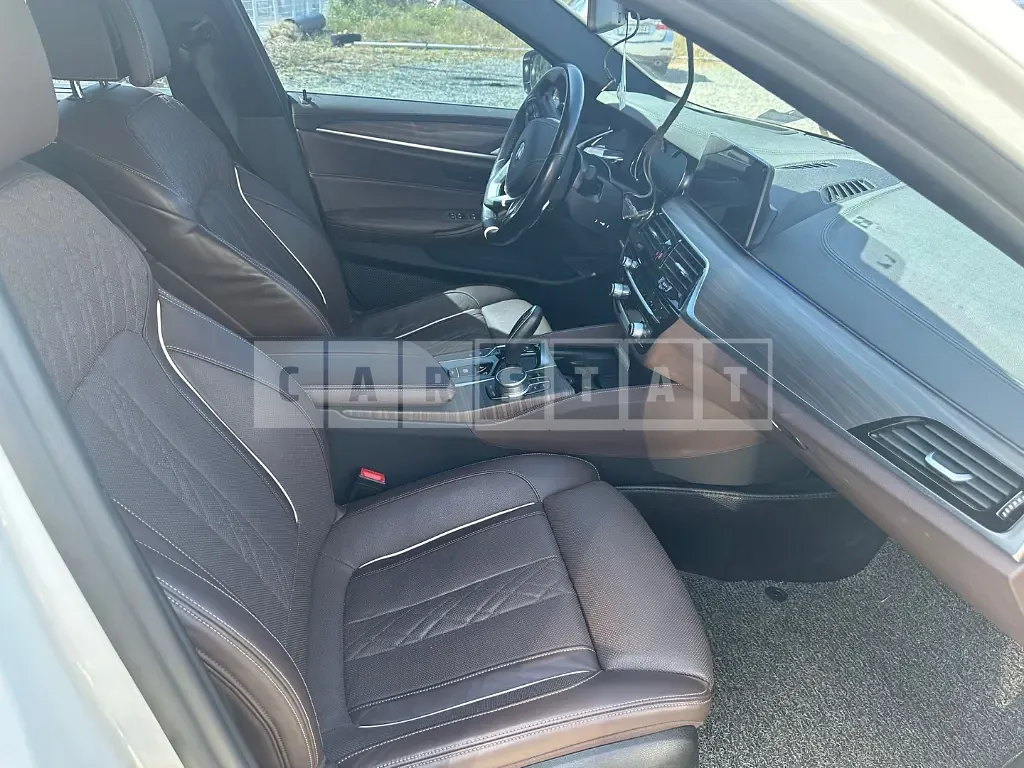 Photo 2 of 15: 2018 BMW 520d, VIN WBAJC3101JDB28835 — Korean insurance auction