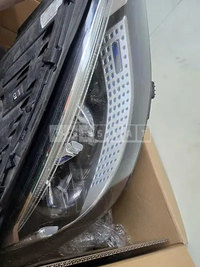 Photo 1 of 4: 2022 Mercedes-Benz Light S400d Headlamp Single Item, VIN W1K6F3DB1NA113839 — Korean insurance auction