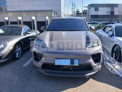 2025 Porsche Macan 4S