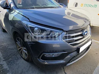 Photo 1 of 17: 2017 Hyundai Santa Fe, VIN KMHSW81XDHU755509 — Korean insurance auction
