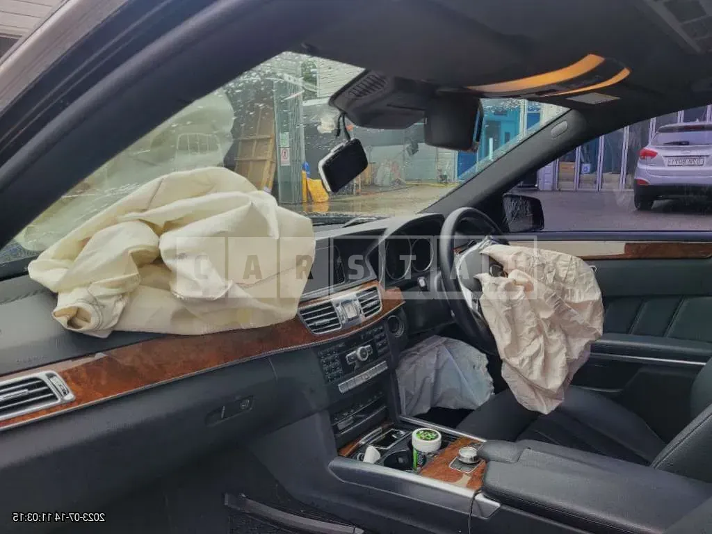 Photo 2 of 9: 2015 Mercedes-Benz E300, VIN WDDHF5FB8FB162579 — Korean insurance auction