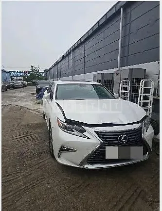 Photo 2 of 3: 2018 Lexus ES300h — Korean insurance auction