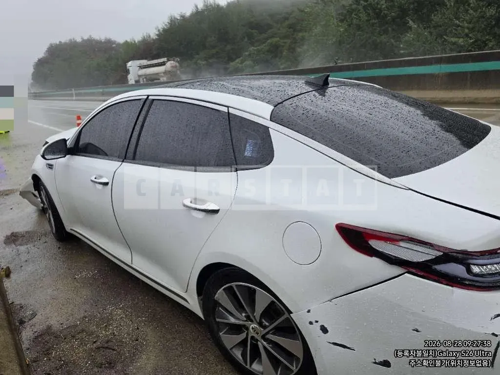 Photo 2 of 7: 2015 Kia K5 — Korean insurance auction
