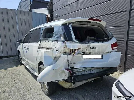 Photo 2 of 9: 2016 Kia Carnival — Korean insurance auction