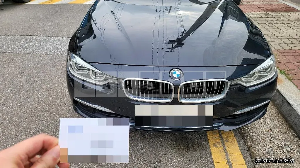 Photo 2 of 38: 2018 BMW 320i, VIN WBA8A9104JAD29718 — Korean insurance auction