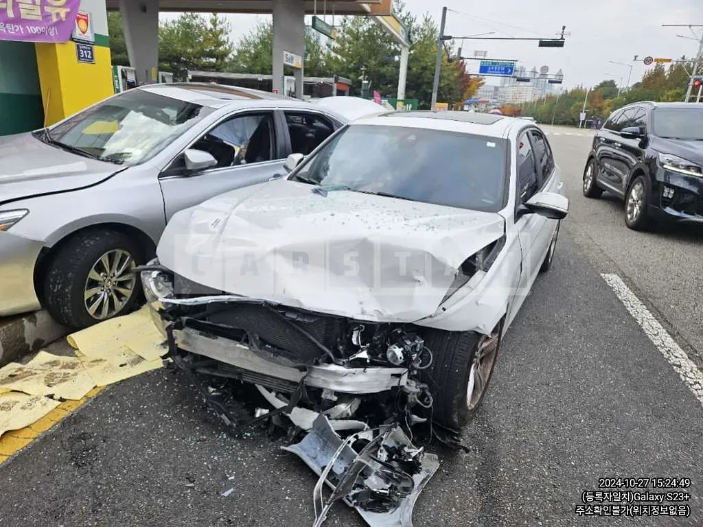 Photo 2 of 5: 2015 BMW 320i — Korean insurance auction
