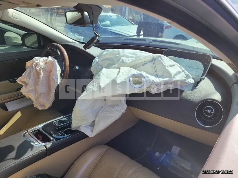 Photo 2 of 19: 2014 Jaguar XJ-6 3.2 — Korean insurance auction